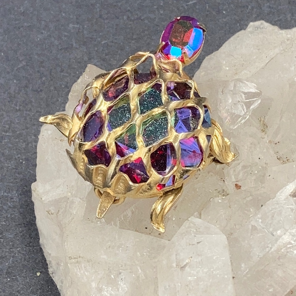 Signed Warner Red AB Rhinestone Turtle Brooch - Picture 3 of 6